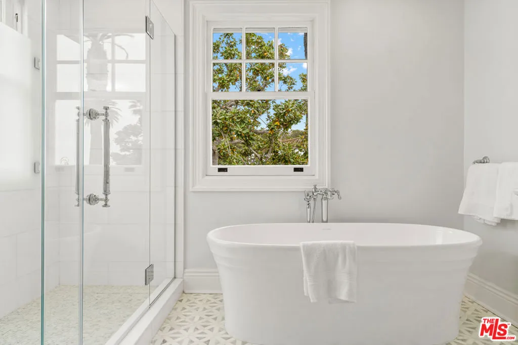 401 Ocean Avenue 2, Santa Monica, California 90402 home-pic-19